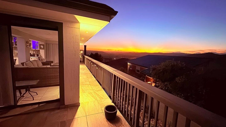 5 Bedroom Property for Sale in Reebok Western Cape